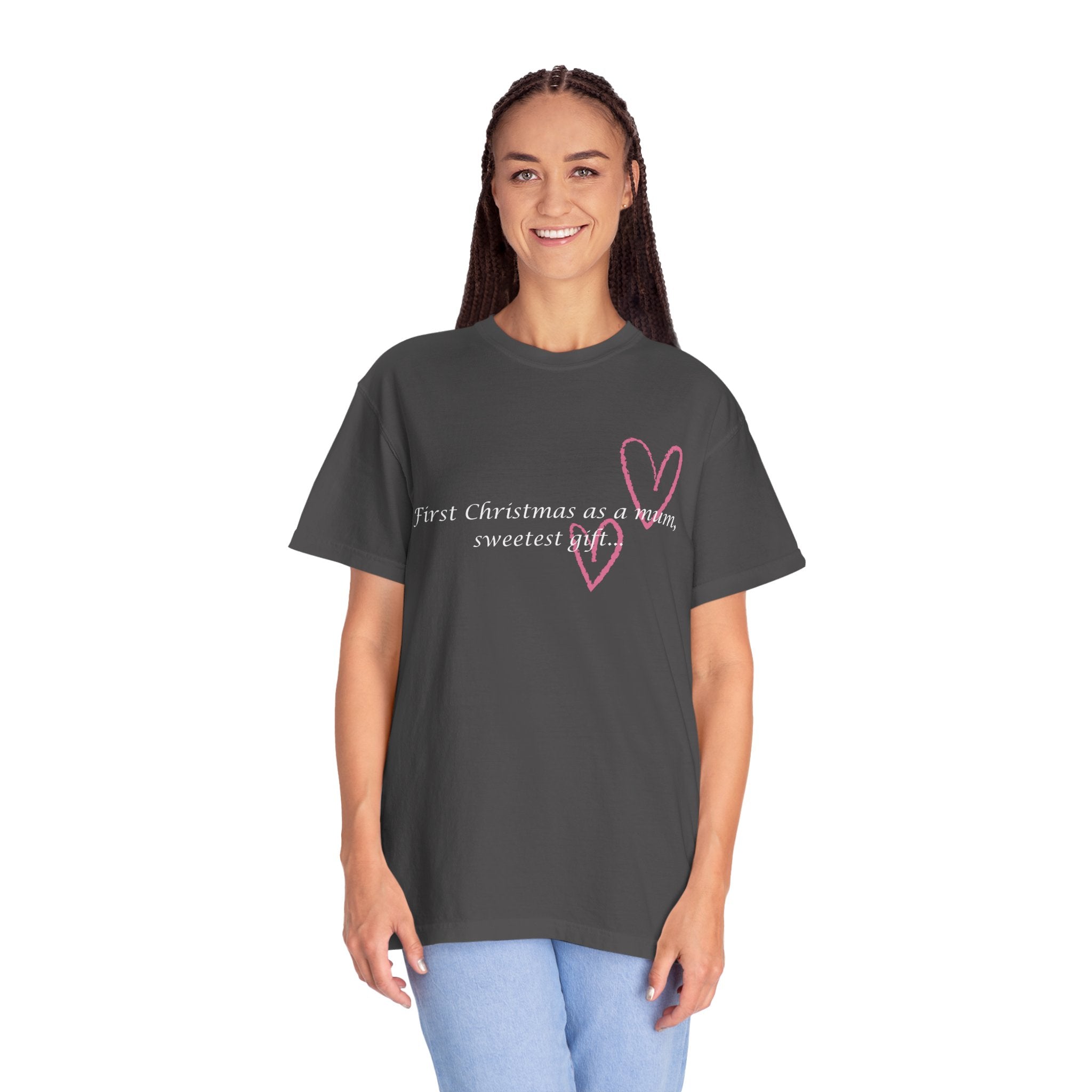 Graphite gray Christmas mum T-shirt with pink heart graphic and 'sweetest gift' text