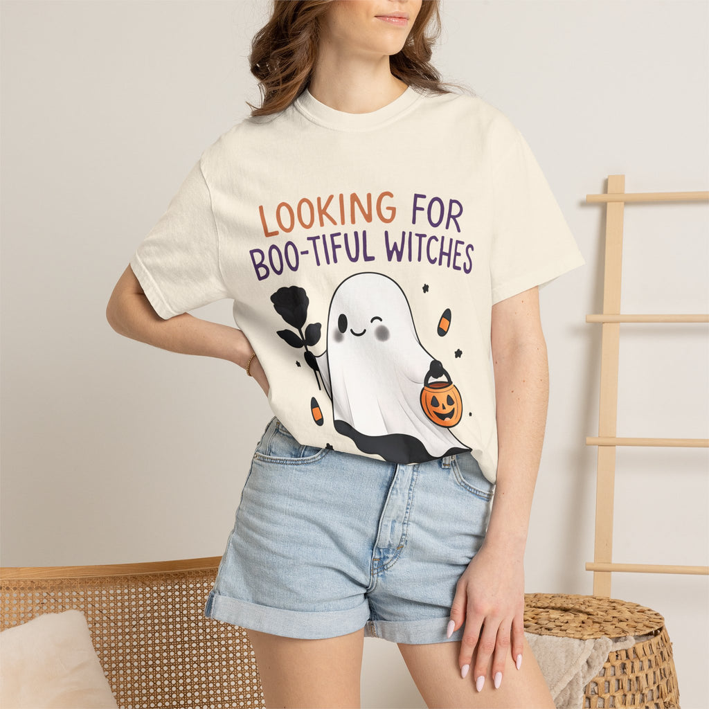 Ivory crewneck T-shirt with ghost graphic and multicolor Halloween text
