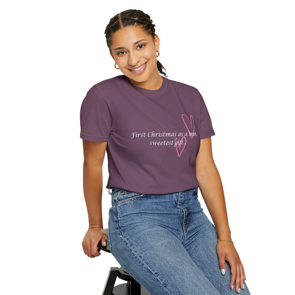 Women's purple Christmas mum T-shirt with pink heart and cursive 'sweetest gift' print