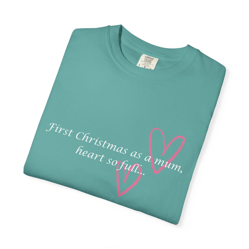 Seafoam green graphic mum Christmas heart T-shirt with pink heart outline and script text