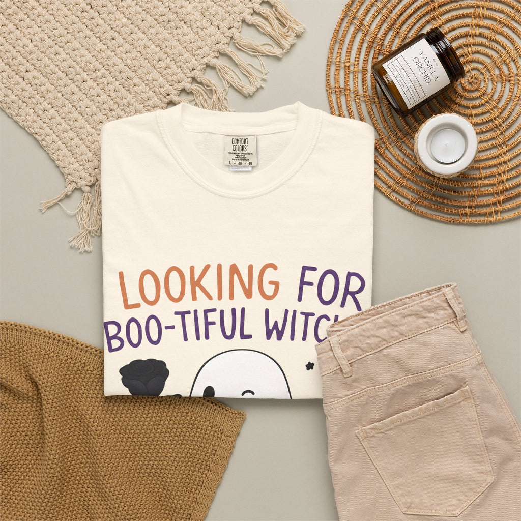 Ivory crewneck T-shirt with ghost graphic and Halloween wording