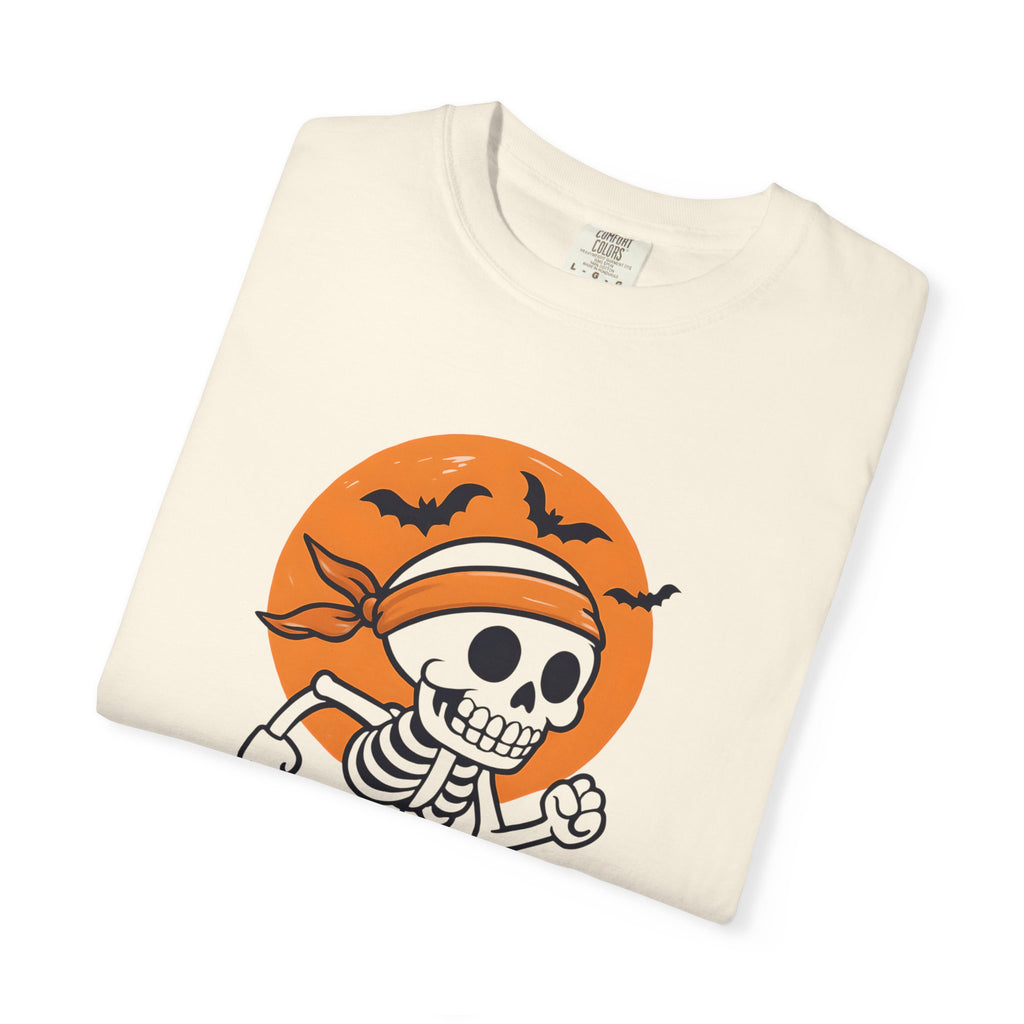 Ivory unisex T-shirt with close-up skeleton rattle & run graphic