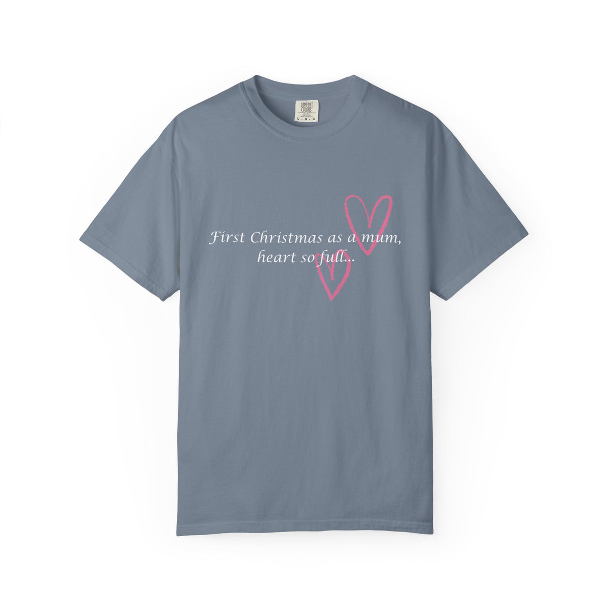 Gray Mum Christmas heart T-shirt with pink outline heart and script text on center chest