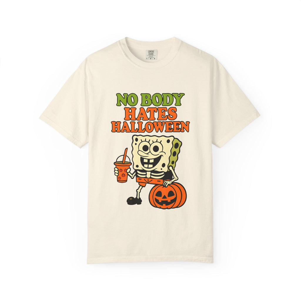 Ivory graphic T-shirt with “NO BODY HATES HALLOWEEN” sponge and jack-o'-lantern art
