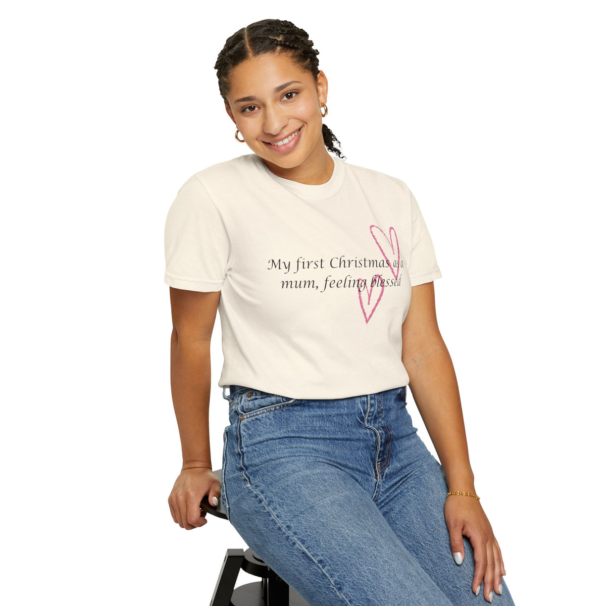Mum Christmas T-shirt, ivory with pink heart script worn by model